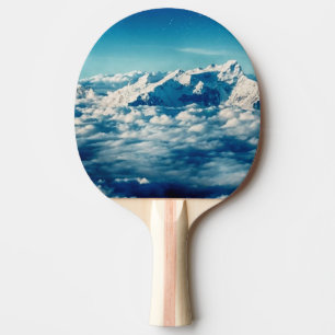 Raquete De Ping Pong Montanhas Himalaias em Nuvens Céu Azul