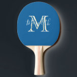Raquete De Ping Pong Nome Branco do Teal Monograma Elegante<br><div class="desc">Este design, bonito e sofisticado, apresenta letras multi-cores únicas para o Monograma e o Nome — olhe atentamente e você verá por si mesmo. Isso é uma parte do que faz deste tipo quase um — para você mesmo ou como um presente especial. Quaisquer perguntas ou solicitações especiais de design,...</div>