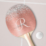 Raquete De Ping Pong Nome do Monograma do Glitter Metálico Brutado Dour<br><div class="desc">Personalize facilmente este design de pingpong chic-tendy,  apresentando uma brilhante cintilação prateada bonito num fundo metálico escovado de rosa dourado.</div>