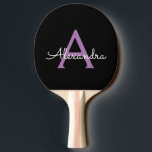 Raquete De Ping Pong Nome do Monograma Girly de Script Preto Roxo<br><div class="desc">Nome do Monograma do Script Preto e Roxo Ping Pong Paddle. Isto faz o doce e perfeito aniversário de 16 anos,  casamento,  chá de panela,  aniversário,  chá de fraldas ou festa de solteira presente para alguém que ama luxo de luxo e estilos quíticos.</div>