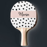 Raquete De Ping Pong Nome do Monograma Moderno | Pastel Pink & Black Po<br><div class="desc">Nome do Monograma Moderno | Pastel Pink & Black Pontos</div>