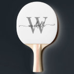 Raquete De Ping Pong Nome do Script de Monograma Personalizado Cinza Br<br><div class="desc">Raquete de Ping Pong personalizada com nome e monograma feminino em branco e cinza. Este design apresenta seu primeiro nome em uma linda tipografia de letra manuscrita com cauda ornamentada (ou caligrafia) com monograma inicial em cinza e preto sobre branco. Estas são fáceis de personalizar. Ótimo presente feminino e elegante...</div>
