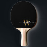 Raquete De Ping Pong Nome do Script de Monograma Personalizado Ouro Pre<br><div class="desc">Raquete de Ping Pong personalizada com nome e monograma feminino em preto e dourado. Este design apresenta seu primeiro nome em uma linda tipografia de letra manuscrita com cauda ornamentada (ou caligrafia) com monograma inicial em dourado e branco sobre preto. Estas são fáceis de personalizar. Ótimo presente feminino e elegante...</div>