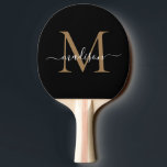 Raquete De Ping Pong Nome do Script Elegante do Monograma Dourado Preto<br><div class="desc">Rótulo Elegante do Monograma Dourado Preto Moderno Nome Ping Pong Pong Paddle</div>