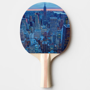 Raquete De Ping Pong Os arranha-céus de Manhattan são iluminados