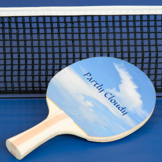 Raquete De Ping Pong Parcialmente Nublado no Céu Azul com Torção