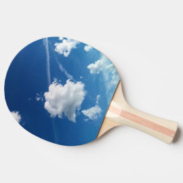 Raquete De Ping Pong Pequenas nuvens, na luz