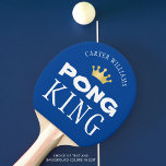 Raquete De Ping Pong PING PONG KING Personalizado Preto Editável<br><div class="desc">Cruze o rei do pingue-pongue com um pau de PONG KING personalizado com a sua cor de fundo. ALTERAÇÃO DE COR: Altere o plano de fundo azul clicando na guia PERSONALIZAR MAIS. Entre em contato com o designer por meio do Zazzle Chat ou makeitaboutyoustore@gmail.com se você quiser que este design...</div>