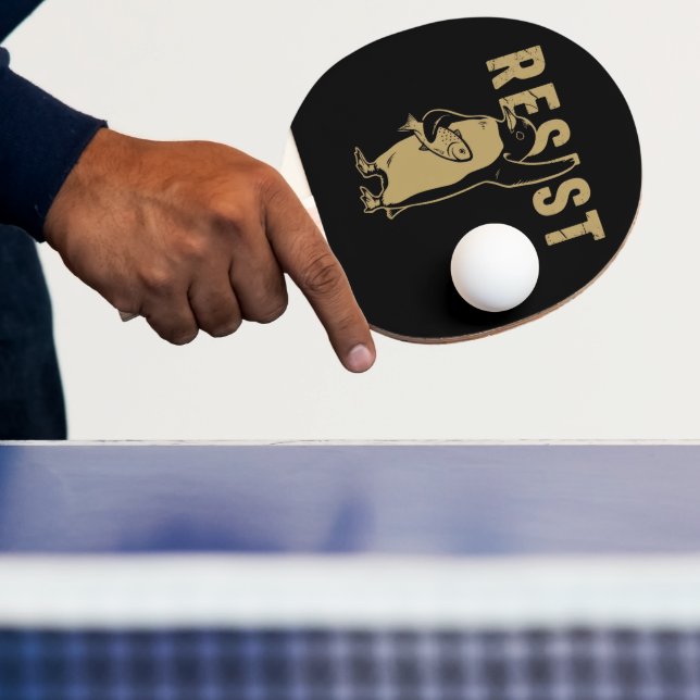 Raquete De Ping Pong Pinguim Resiste Pinguins Protestam Contra Tarifas (Insitu)