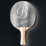 Raquete De Ping Pong Prata de metal escovada personalizada<br><div class="desc">Esta é uma linda e elegante cor de cinza com efeito de metal escovado e um monograma personalizado único com seu primeiro nome com uma bela caligrafia. Ele cria um olhar suave e feminino que será apropriado para onde quer que vocês dois vão jogar seu jogo. Para vocês mesmos ou...</div>