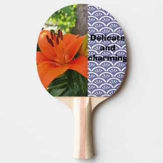 Raquete De Ping Pong Tulipas laranja e ondas minimalistas azuis
