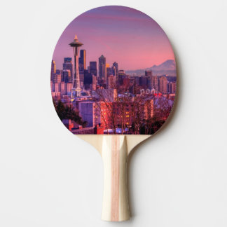 Raquete De Tênis De Mesa Por do sol atrás da skyline de Seattle do parque
