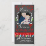 Red Chalkboard Felry Natal Cartão com fotos<br><div class="desc">Feliz cartões com fotos de Natal com uma tela de fundo, muitas espirais vermelhas e texto que diz Feliz Natal, uma corda de luzes coloridas em várias cores, ornamentos vermelhos e verdes pendurados, e áreas que você pode personalizar esses belos e brilhantes cartões com fotos de Natal com sua foto...</div>