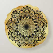 Almofada com Mandala Preta em Fundo Dourado Suave