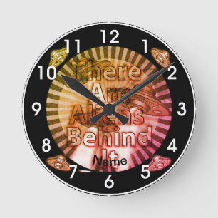 Redondo Aliens atrás do relógio