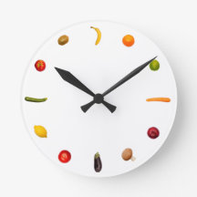 Relógio com legumes e frutas
