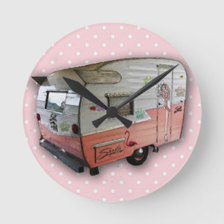 Redondo Relógio do trailer do shasta em folha