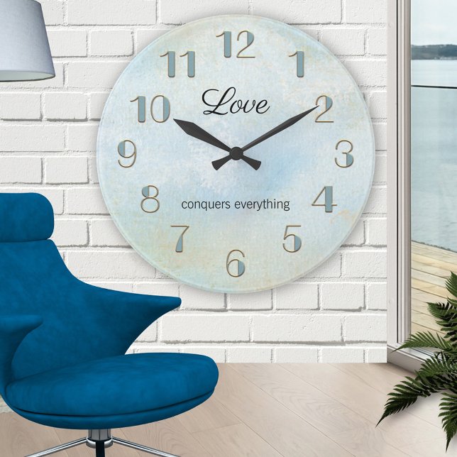 Redondo Seafoam Artístico Praia Amor Relógio (Wall clock featuring an artistic painted seafoam colored design with gold teal numbers)