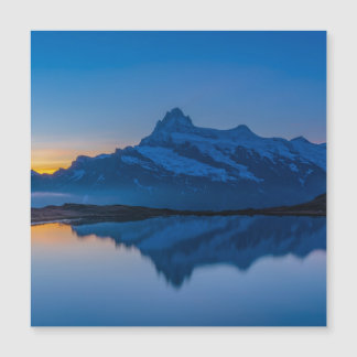 Reflexo da Água do Pôr do Sol da Montanha Azul