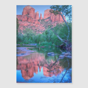 Reflexões da rocha catedral, Sedona, Arizona