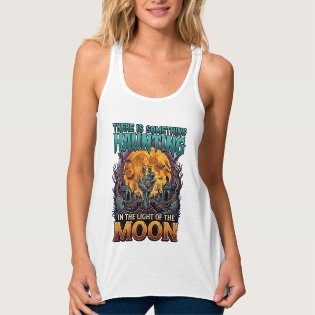Regata Algo Assombra Lua Halloween Zumbi Mão Túmulo (Frente)