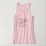 Regata Viagem de Meninas Destino Personalizado Amigas Ros<br><div class="desc">Camiseta Rosa Personalizada de Viagem de Fim de Semana das Meninas com texto e frase editáveis para sua data,  destino ou local,  nome e citação divertida como "amigas,  companheiras e bebidas" torna um presente divertido e útil para sua turma de viagem ou damas de honra.</div>