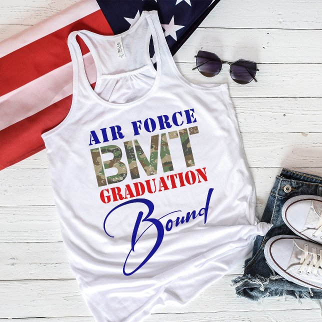 Regata Voo Militar de Graduação BMT da Força Aérea (Women's white US Air Force BMT Graduation Bound flowy racerback tank, mom, wife, girlfriend, sister)