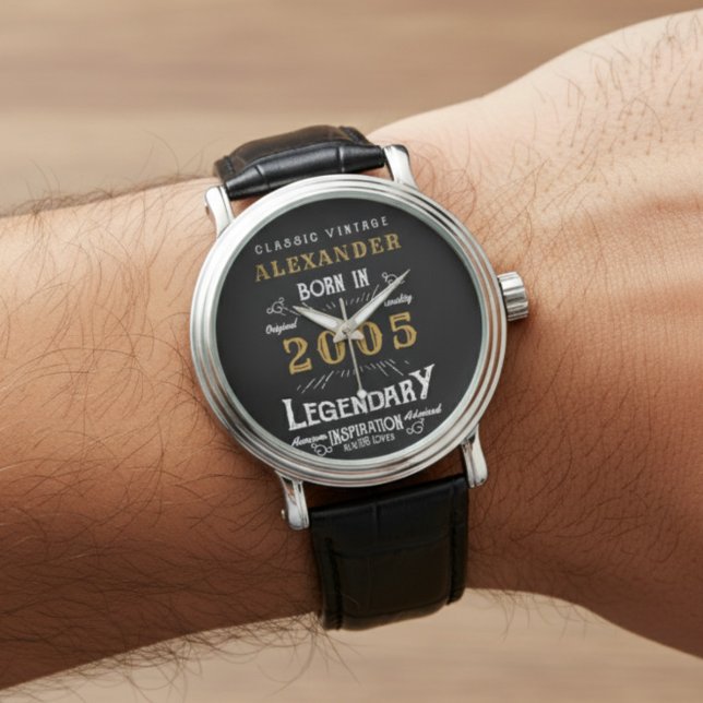 Relógio Aniversário Personalizado De 20 Ou Nascer De Refor (2005 watch on a man's wrist.)