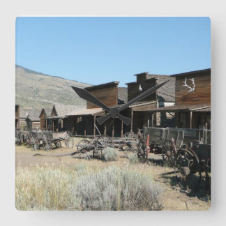 Relógio antigo da Praça Oeste