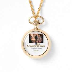 Relógio arco ouro aplaude casamento de 60 anos