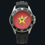 Relógio Bandeira do Vietname<br><div class="desc">Essa design apresenta a bandeira nacional do Vietnã (oficialmente conhecida como República Socialista do Vietnã), que é um país do Sudeste Asiático. É o país mais oriental da Península Indochinesa. O Vietname tem fronteiras terrestres com a China a norte; e o Laos e o Camboja a oeste. O Vietname tem...</div>