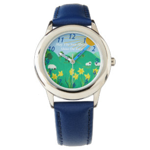 Relógio carneiros bonitos com colinas céu azul e daffodil