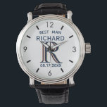 Relógio Casamento do Melhor Homem com Nome Monograma Perso<br><div class="desc">Este relógio único foi desenhado como um presente para o teu Melhor Homem. Apresenta o monograma / inicial; primeiro nome e data do casamento. Há até uma única camada do monograma — olhem de perto e verão três cores, o que lhe dá a sensação de profundidade. Uma maneira especial de...</div>