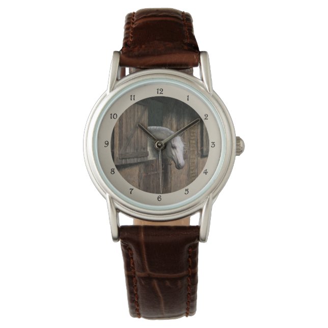 Relógio Cavalo de cinza na porta estável (Frente)