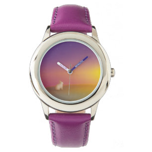 Relógio Coelho Branco Bonito no Monte Grassy no nascer do