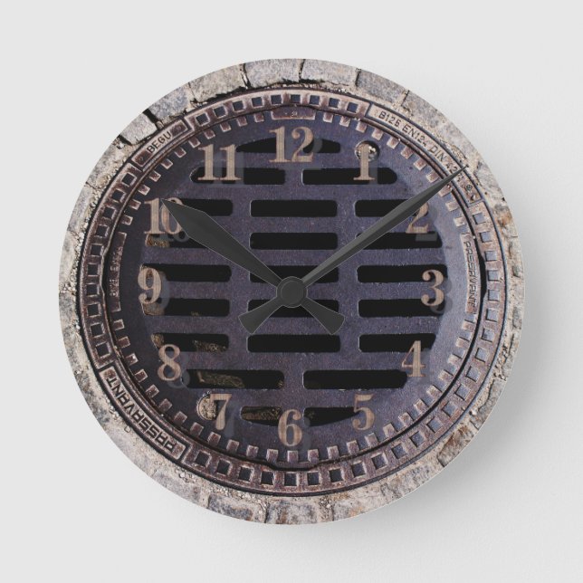 Relógio de estrada com cobrir de manhole e de pedr (Frente)