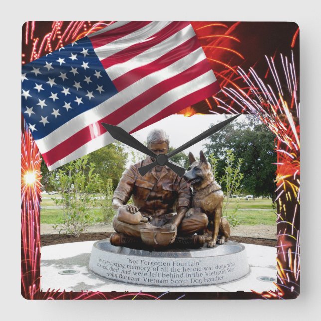 Relógio de Muro da Praça do Cachorro da Guerra (Frente)