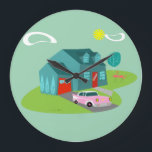 Relógio de Parede Acritiva da Casa Suburbana<br><div class="desc">Este padrão de Relógio de Parede Acrílica da Casa Suburbana apresenta uma típica casa Americana em um típico bairro Americano, por volta de 1950. Uma casa de chá com um telhado azul de pavão, e janelas de turquesa são perfeitamente compensadas por uma porta vermelha vibrante e porta de garagem. Um...</div>