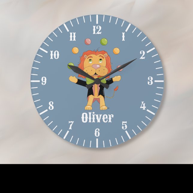 Relógio de Parede Leão Fazendo Malabarismo Kid Blu (Cute clock personalized with a kid's name featuring a circus lion juggling some balls )