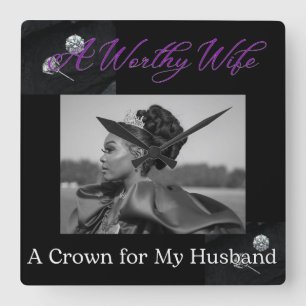 Relógio de Parede Quadrado Preto Uma Esposa Digna