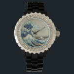 Relógio De Pulso A onda do Excelente de Kanagawa<br><div class="desc">O Excelente Wave Watch O Excelente Wave de Kanagawa, também conhecido como A Onda do Excelente ou simplesmente A Onda, é um impressão de bloco de madeira do artista japonês Katsushika Hokusai. Exemplo de arte ukiyo-e, ela foi publicada entre 1830 e 1833 como a primeira na série 36 Views do...</div>