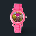 Relógio De Pulso Colorida Macarons, deserto assado<br><div class="desc">Uma coleção de macarões de cor brilhante em cores vibrantes e deliciosas. Um doce e saboroso tratamento de sobremesa. Cores do arco-íris. Um macarão é um produto de confeitaria originário de França e é feito de 2 biscoitos merengue com delicioso recheio de nata. Yum!</div>