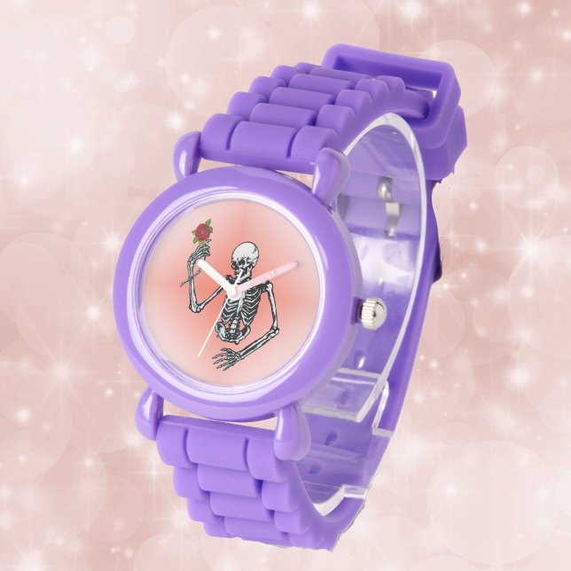 Relógio De Pulso Esqueleto Gótico com Rosa Vermelha Única (Skeleton holding up a single red rose on red fading to pink background on wrist watch.)