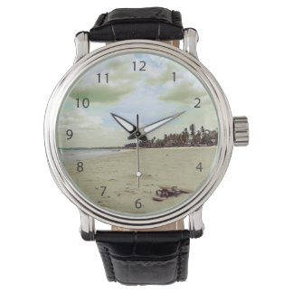 Relógio De Pulso Sandálias em praia tropical