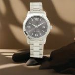 Relógio Elegante Monograma Silver Brutado Metálico<br><div class="desc">Elegante Monograma De Prata Bruta Metálico. Este elegante e moderno relógio é desenhado com tipografia por script de nome emparelhado com tipografia branca em preto sobre um quadrado em Silver Brushing Metálico e tem espaço para você escrever seu nome. O nome do monograma pode ser facilmente personalizado para fazer um...</div>