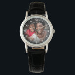 Relógio Foto Personalizada Moderna & Texto Personalizado p<br><div class="desc">Crie um souvenir significativo e elegante com este relógio personalizado para mulheres com um design de foto totalmente personalizável. A face do relógio destaca sua imagem favorita, rodeada por um layout elegante com numerais claros para um visual clássico e moderno. Perfeito para celebrar momentos especiais, o design permite adicionar texto...</div>
