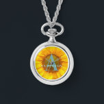 Relógio fotografia de girassol monograma e denominação mod<br><div class="desc">Monograma de fotografia de girassol moderno e brilhante e design. Ideal para aniversário,  Natal,  formatura,  casamento ou qualquer celebração.</div>