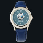 Relógio Garotos Blue Sports Futebol Kids<br><div class="desc">Este relógio de crianças bonitinho e moderno mostra uma bola de futebol (futebol),  com um fundo azul. O relógio pode ser personalizado com o nome dos seus rapazes,  e números claros,  o presente perfeito para qualquer amante desportivo.</div>