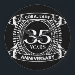 Relógio Grande 35.º aniversário de casamento Coral Jade crest<br><div class="desc">Uma design romântica para celebrar o seu 35º ano de casamento. Se você quiser alguma ajuda para personalizar este design, por favor, entre em contato comigo, eles podem pedir a este botão do designer, logo abaixo deste texto. Esta crista de 35, 35 anos de aniversário de casamento tem o texto...</div>