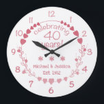 Relógio Grande 40º Aniversário do Casamento<br><div class="desc">Celebre um aniversário de casamento de um marco com este lindo e elegante relógio de parede com um design com corações vermelhos e cor-de-rosa.</div>